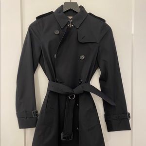 NWT Burberry Kensington trench coat